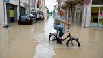 18 maja, mieszkańcy Lugo pod Rawenną zmagają się z powodzią wywołaną gwałtownymi ulewami, zjawiskiem niespotykanym o tej porze roku we wschodniej Italii. Do 20 maja było 14 ofiar śmiertelnych