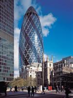 Wieżowiec 30 St. Mary Axe przez mieszkańców Londynu zwany „Ogórkiem”
