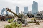 Ormiańska broń, zdobyta w 2020 roku, na wystawie w Baku