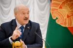 Aleksander Łukaszenko próbuje, jak co dekadę, wykonywać przyjazne gesty pod adresem Polski