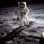 „Ten drugi”, czyli astronauta Buzz Aldrin na Księżycu, 20 lipca 1969 r. Zdjęcie wykonał „ten pierwszy”, czyli Neil Armstrong