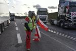 Trwające od tygodni blokady polskich transportowców zdestabilizowały ruch towarowy na granicy polsko-ukraińskiej pap