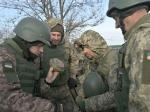 Krótkie szkolenie saperskie ukraińskich żołnierzy w okolicach Doniecka