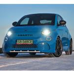 Abarth 500e wygląda znakomicie. Ostre kolory pasują do charakteru. Niestety wszystko psuje wysoka cena i mały zasięg