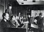 Proces zbrodniarzy nazistowskich w Norymberdze. Na ławie oskarżonych pierwszy od lewej: Alfried Krupp von Bohlen und Halbach. Norymberga, 22 grudnia 1947 r.