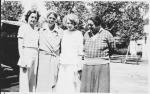 Eleanor Roosevelt (druga z lewej) podejrzewa się o intymny związek z Loreną Hickok (pierwsza z prawej)