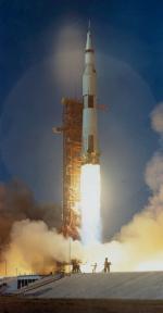16 lipca 1969 r., z centrum kosmicznego im. Kennedy’ego na Florydzie startuje rakieta Saturn V z misją Apollo 11. Lądowanie na Księżycu dało Amerykanom poczucie dumy ze wspólnego osiągnięcia. Co mogłoby być podobnym projektem na polską miarę?