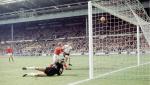 Gol Geoffa Hursta z finału mistrzostw świata Anglia–RFN (4:2) z 1966 roku to do dziś najgłośniejsza sędziowska kontrowersja w dziejach futbolu