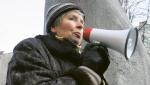 Senator Zdzisława Janowska na manifie łódzkich feministek, przeciwniczek Dnia Kobiet, 8 marca 2006 r.