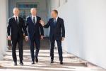 Prezydent USA Joe Biden, prezydent Andrzej Duda i premier Donald Tusk po wtorkowych rozmowach w Białym Domu. Spotkanie zdominowała kwestia obronności