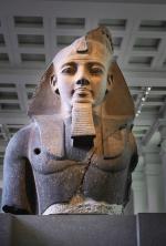 Granitowa statua faraona Ramzesa II w British Museum w Londynie