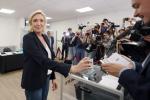 Liderka Zjednoczenia Narodowego Marine Le Pen głosuje w miejscowości Henin-Beaumont na północy kraju. Sondaże dają jej ugrupowaniu nawet 37 proc. głosów, dwa razy więcej, niż uzyskała w wyborach parlamentarnych w 2022 roku