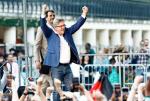 Jean-Luc Mélenchon, lider skrajnej lewicy, świętował zwycięstwo na Placu Bitwy pod Stalingradem w Paryżu