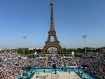 Arena do siatkówki plażowej u stóp wieży Eiffla