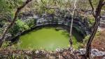 Święta cenote w Chichen Itza – najbardziej znana tam studnia krasowa, pełna ludzkich kości i przedmiotów złożonych w ofierze, w tym ze złota i miedzi