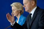 Przewodnicząca Komisji Europejskiej Ursula von der Leyen i kanclerz Niemiec Olaf Scholz szukają rozwiązania dla imigrantów Tobias SCHWARZ/AFP