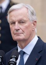 Michel Barnier, atakowany premier