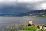 Okolice ruin zamku Urquhart nad jeziorem Loch Ness – to stamtąd pochodzi wiele relacji o spotkaniach z Nessie