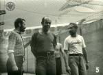 Jacek Kuroń (1934–2004), w 1975 r. współautor i sygnatariusz „Listu 59”, na spacerniaku więziennym podczas internowania w 1982 r. Zdjęcie z albumu „Internowani Białołęka’82”. Od lewej: Jan Rulewski, Jacek Kuroń, Janusz Onyszkiewicz. Zdjęcie zostało przekazane do zasobu Archiwum IPN przez p. Teresę Miłosz, b. Przewodniczącą Komitetu Zakładowego NSZZ „Solidarność” przy Przedsiębiorstwie Geologicznym w Warszawie