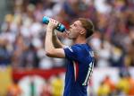 FIFA przekonuje, że wprowadzając przerwy na wodę, kieruje się przede wszystkim troską o zawodników. Na zdjęciu Cole Palmer z Chelsea podczas klubowego mundialu w USA