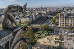 Panorama Paryża – z perspektywy tzw. gargulca. W 2025 r. Miasto Miłości odwiedziło ok. 50 mln turystów