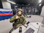 Streamer Grisza Putin, czyli Grigorij Korolow. Jego działalność stanowi modelowy przykład konwergencji cyfrowo- -militarnej, gdzie rozrywka służy do finansowania i legitymizacji działań wojennych oraz propagan-dowych