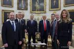 Europoseł Adam Bielan (na zdjęciu pierwszy z lewej) wspólnie z szefem BBN Sławomirem Cenckiewiczem i szefem Biura Polityki Międzynarodowej Marcinem Przydaczem towarzyszyli prezydentowi Karolowi Nawrockiemu podczas wrześniowej wizyty w Białym Domu i spotkania z prezydentem Stanów Zjednoczonych Donaldem Trumpem i jego administracją