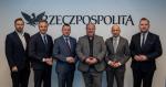 Od lewej: Jan Pilewski, dyrektor departamentu public affairs w P4 (sieć Play), Marcin Kuchciński, marszałek województwa warmińsko- -mazurskiego, Adam Ciszkowski, przewodniczący Związku Samorządów Polskich, wójt Halinowa, Jacek Bilski, wiceprezes Supra Brokers, Kazimierz Karolczak, przewodniczący zarządu Górnośląsko-Zagłębiowskiej Metropolii, Konrad Wojnarowski, wiceminister energii.