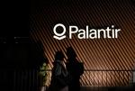 Spółka Palantir Technologies została założona w 2003 r. przez Petera Thiela, Stephena Cohena, Joego Lonsdale’a, Nathana Gettingsa i Alexa Karpa. Dostarcza ona wielu amerykańskim służbom i agencjom narzędzia do analizy danych