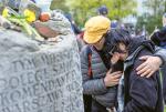 Żonkil to symbol bohaterstwa żydowskich bojowców, którzy chcieli umierać z godnością. Niby dlaczego miałby symbolizować niechęć Izraelczyków wobec Polski i Polaków? Na zdjęciu obchody 80. rocznicy powstania w getcie; Warszawa, 19 kwietnia 2023 r.
