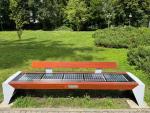 Rozwiązania smart sprawdzają się w praktyce: ławki solarne ładują tysiące urządzeń rocznie, liczniki optymalizują transport, a aplikacje redukują liczbę wizyt w urzędach