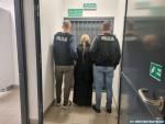 W ubiegłym roku zatrzymano w Polsce ponad 200 osób ściganych czerwoną notą Interpolu. Na zdjęciu zatrzymana podejrzana o handel ludźmi