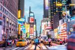 Taksówki w godzinach szczytu na Times Square w Midtown na Manhattanie. Władze walczą z naciągaczami