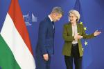 Odblokowanie unijnych pieniędzy to dla Pétera Magyara gardłowa sprawa. Na zdjęciu z szefową Komisji Europejskiej Ursulą von der Leyen podczas pierwszej po wyborach wizyty w Brukseli; 29 kwietnia 2026 r.