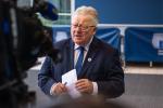Decyzję o odwołaniu Katarzyny Saks podjął ówczesny minister rolnictwa Czesław Siekierski z PSL. Zdaniem sądu powody, jakie przedstawił, nie zostały należycie udowodnione