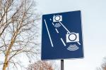 Tolerancja urządzeń mierzących prędkość w Polsce wynosi 10 km/h. Mandat otrzymujemy po przekroczeniu limitu o 11 km/h