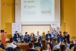 Panel polityków na Kongresie Mężczyzn. Od lewej: Michał Płociński (prowadzący, „Rzeczpospolita”), Joanna Senyszyn (Nowa Fala), Marcin Józefaciuk (bezpartyjny, wybrany z list KO), Michał Wawer (Konfederacja), Łukasz Michnik (Nowa Lewica). Warszawa, 25 kwietnia
