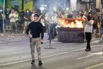 Pierwsze protesty w Belgradzie wybuchły po katastrofie budowlanej w listopadzie 2024 roku w Nowym Sadzie, w wyniku której zginęło 16 osób