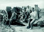 Artylerzyści niemieccy przy haubicy