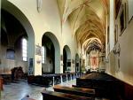 ≤Wnętrza dawnego oratorium klarysek i kościoła franciszkanów są obecnie połączone czterema arkadami.