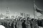 Defilada Armii Czerwonej  w wyzwolonym Stalingradzie, luty 1943 r.