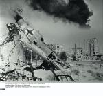 Zestrzelony Messerschmitt 109 w centrum Stalingradu