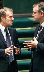 Obaj jesteśmy zainteresowani stworzeniem dobrego, partnerskiego układu – mówił po wyborach o współpracy z Waldemarem Pawlakiem Donald Tusk (na zdj. 5 listopada w Sejmie)