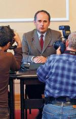 Paweł Zalewski ma pozostać szefem Sejmowej Komisji Spraw Zagranicznych. Na zdjęciu: polityk PiS prowadzi jej posiedzenie w lipcu 2007 roku