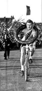 Królak przyjedzie rowerem. Zdjęcie z 1956 roku