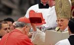 Benedykt XVI nałożył biret kardynalski polskiemu arcybiskupowi