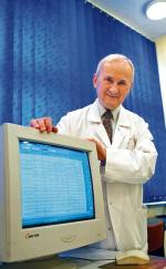 Prof. Tadeusz Bacia zajmuje się ponad tysiącem pacjentów. Niektórymi z nich opiekuje się już od 40 lat 
