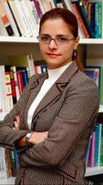 Svetla Kostadinowa od 2007 roku jest dyrektorem najstarszego w Bułgarii wolnorynkowego Institute for Markets Economics (IME), z ramienia nstytutu była głównym koordynatorem kampanii mającej na celu wprowadzenie w Bułgarii podatku liniowego