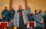 Na wczorajszej sesji Rady Warszawy protestowało kilkudziesięciu podopiecznych ojca Palecznego 
