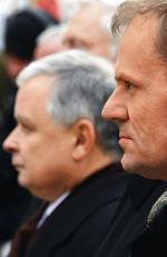 Donald Tusk i Lech Kaczyński mają odmienne zdanie na temat wyjścia naszych wojsk z Irakuw 2008 roku.Na zdjęciu podczas tegorocznych obchodów Święta Niepodległości